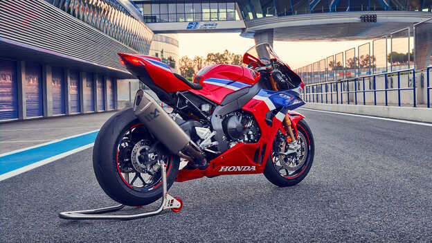 Close-up achterwiel van de Honda CBR1000RR-R Fireblade