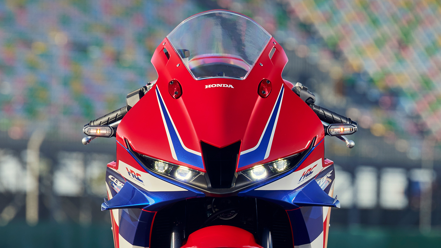 CBR600RR close-up details van het HRC-logo.