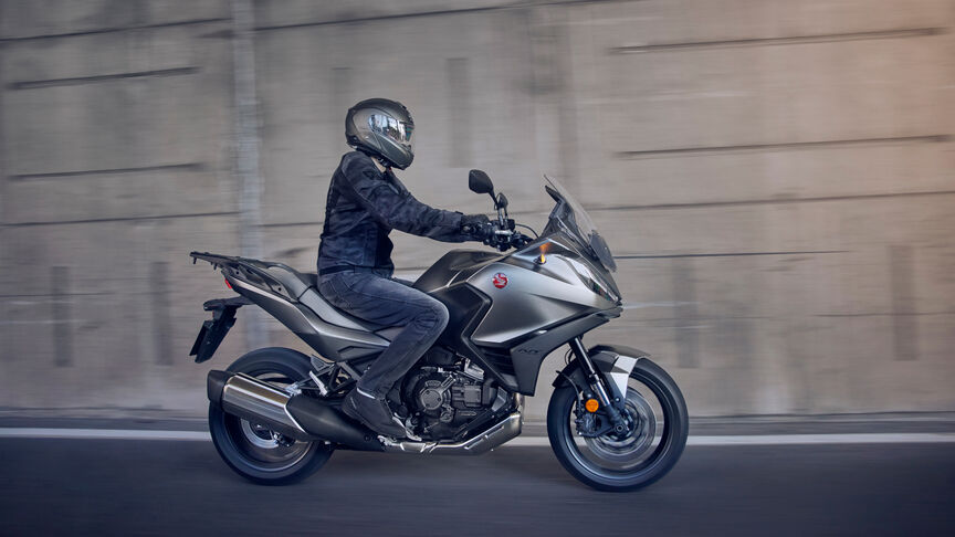 Honda NT1100 met focus op windbescherming en compacte afmetingen.