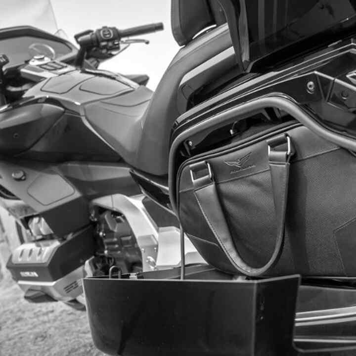 Honda GL1800 Gold Wing, Full Option Pack