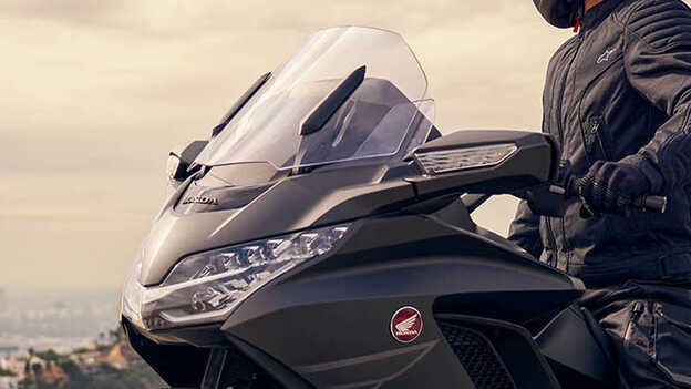Honda GL1800 Gold Wing, Verlengd elektronisch bedienbaar windscherm