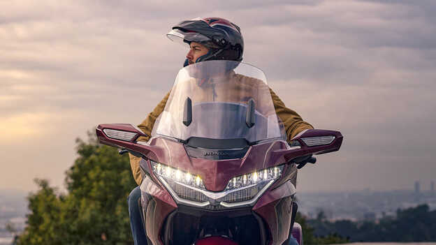 Honda GL1800 Gold Wing Tour, verlengd elektronisch bedienbaar windscherm