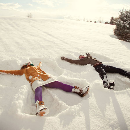 Modellen in de sneeuw.