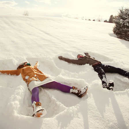 Modellen in de sneeuw.